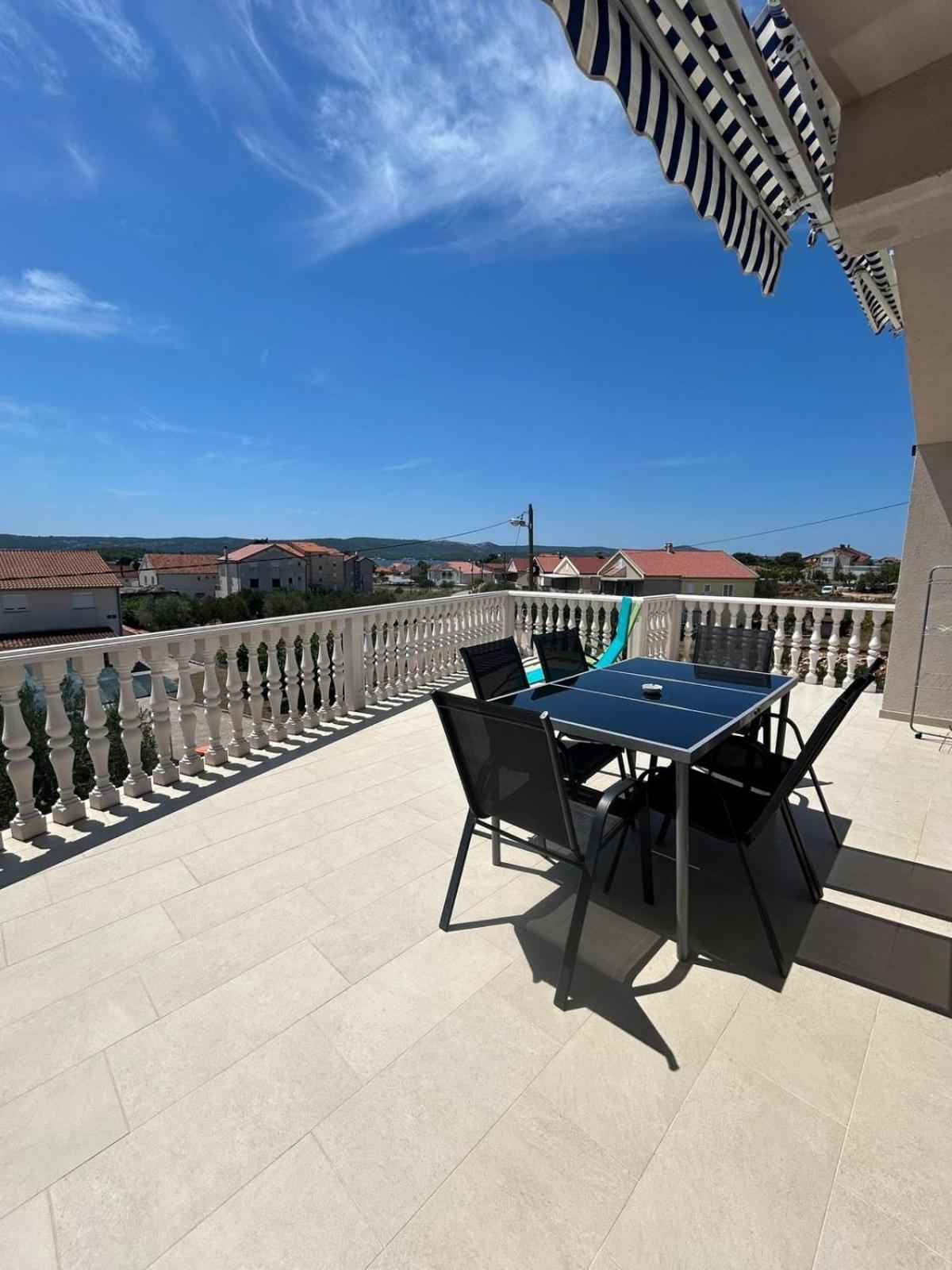 Apartman Lorna Turanj Exterior foto